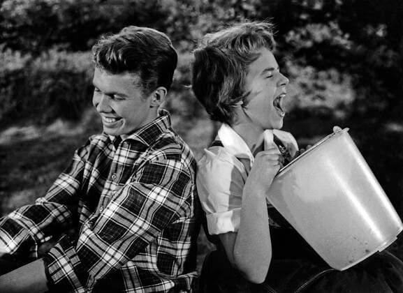 Wenn die Conny mit dem Peter, Deutschland 1958, Regie: Fritz Umgelter, Darsteller: Peter Kraus, Cornelia Conny Froboess Nur redaktionelle Nutzung. Editorial usage only. Copyright: ArthurxGrimm UnitedArchives82001911