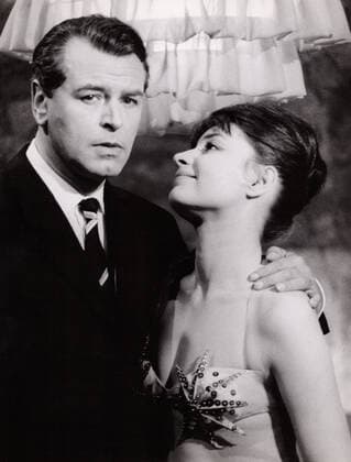 O. W. Fscher, österreichischer Schauspieler, mit Filmpartnerin Violetta Ferrari im Spielfilm Scheidungsgrund Liebe , Deutschland 1960. Austrian actor O. W. Fischer with actress Violetta Ferrari in the movie Scheidungsgrund Liebe , Germany 1960. Nur redaktionelle Nutzung. Editorial usage only. Copyright: ArthurxGrimm UnitedArchives82003260
