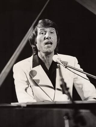 Udo Jürgens, österreichischer Komponist, Pianist und Sänger, Deutschland um 1980. Austrian composer, pianist and singer Udo Juergens, Germany around 1980. Nur redaktionelle Nutzung. Editorial usage only. Copyright: ArthurxGrimm UnitedArchives82004086