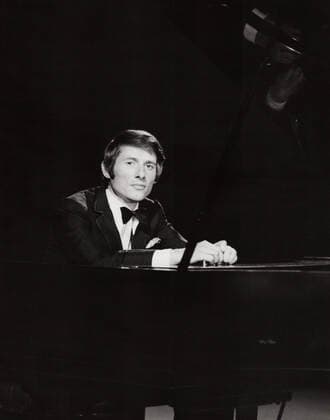 Udo Jürgens, österreichischer Komponist, Pianist und Sänger, Deutschland um 1977. Austrian composer, pianist and singer Udo Juergens, Germany around 1977. Nur redaktionelle Nutzung. Editorial usage only. Copyright: ArthurxGrimm UnitedArchives82004090