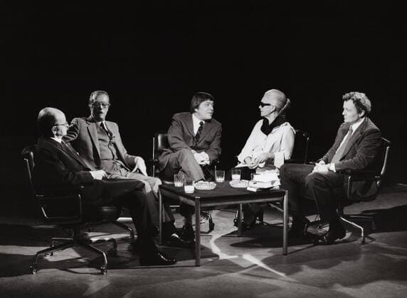 Gesprächsrunde mit (v. l.) Felix von Eckardt, General der Luftwaffe Johannes Steinhoff, Walther Schmieding, deutscher Kulturjournalist, Schauspielerin Elisabeth Flickenschildt und Arnulf Baring, Deutschland frühe 1970er Jahre. Talkshow with (l to r) Felix von Eckardt, air force general Johannes Steinhoff, arts and culture journalist Walther Schmieding, actress Elisabeth Flickenschildt and Arnulf Baring, Germany early 1970s. Nur redaktionelle Nutzung. Editorial usage only. Copyright: ArthurxGrimm UnitedArchives82005440
