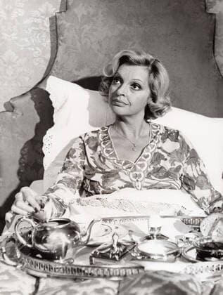 Nadja Tiller, österreichische Schauspielerin, in der Fernsehserie Es muss nicht immer Kaviar sein , Deutschland 1977. Austrian actress Nadja Tiller in the TV series Es muss nicht immer Kaviar sein , Germany 1977. Nur redaktionelle Nutzung. Editorial usage only. Copyright: ArthurxGrimm UnitedArchives82005770