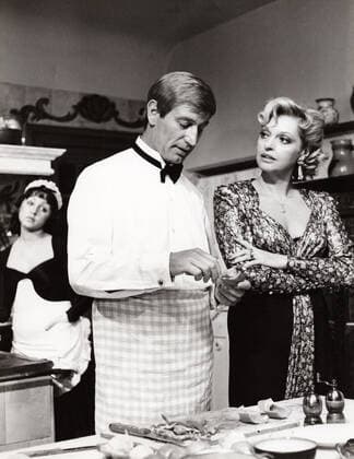 Nadja Tiller, österreichische Schauspielerin, mit Siegfried Rauch in der Fernsehserie Es muss nicht immer Kaviar sein , Deutschland 1977. Austrian actress Nadja Tiller and Siegfried Rauch in the TV series Es muss nicht immer Kaviar sein , Germany 1977. Nur redaktionelle Nutzung. Editorial usage only. Copyright: ArthurxGrimm UnitedArchives82005773