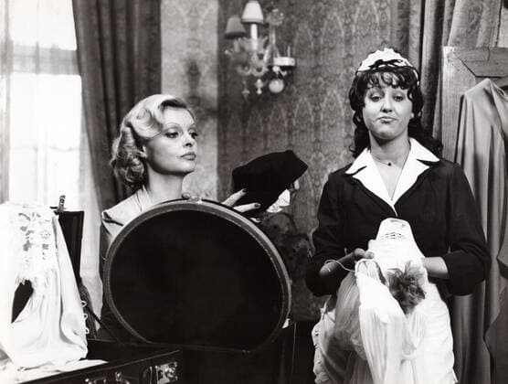 Nadja Tiller, österreichische Schauspielerin (links), und Margot Mahler in der Fernsehserie Es muss nicht immer Kaviar sein , Deutschland 1977. Austrian actress Nadja Tiller (left) and Margot Mahler in the TV series Es muss nicht immer Kaviar sein , Germany 1977. Nur redaktionelle Nutzung. Editorial usage only. Copyright: ArthurxGrimm UnitedArchives82005774