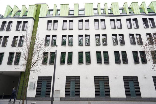 ++ 06.02.2020, Rheinland-Pfalz, Koblenz: Das Justizzentrum in Koblenz, in dem der rheinland-pfälzische Verfassungsgerichtshof, das Oberverwaltungsgericht, das Verwaltungsgericht, die Generalstaatsanwaltschaft, die Staatsanwaltschaft, das Sozialgericht und das Arbeitsgericht untergebracht sind. *** 06 02 2020, Rhineland-Palatinate, Koblenz The Justice Centre in Koblenz, which houses the Rhineland-Palatinate Constitutional Court, the Higher Administrative Court, the Administrative Court, the General Prosecutors Office, the Public Prosecutors Office, the Social Court and the Labour Court