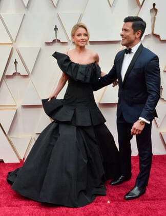 Kelly Ripa and Mark Consuelos arrive for the 92nd annual Academy Awards at the Dolby Theatre in the Hollywood section of Los Angeles on Sunday, February 9, 2020.  LAP20200209077 JIMxRUYMEN