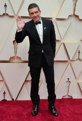 Antonio Banderas arrives for the 92nd annual Academy Awards at the Dolby Theatre in the Hollywood section of Los Angeles on Sunday, February 9, 2020.  LAP20200209168 JIMxRUYMEN