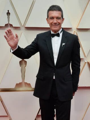 Antonio Banderas arrives for the 92nd annual Academy Awards at the Dolby Theatre in the Hollywood section of Los Angeles on Sunday, February 9, 2020.  LAP20200209170 JIMxRUYMEN