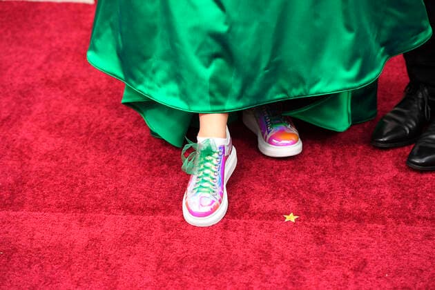 February 9, 2020, Los Angeles, California, USA: KIRSTEN ANDERSON LOPEZ shows off her shoes during red carpet arrivals for the 92nd Academy Awards, presented by the Academy of Motion Picture Arts and Sciences (AMPAS), at the Dolby Theatre in Hollywood. Los Angeles USA - ZUMAz03_ 20200209_zbp_z03_061 Copyright: xKevinxSullivanx
