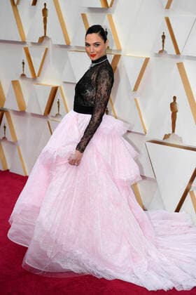 February 9, 2020, Los Angeles, California, USA: GAL GADOT wears a black and pink lace gown by Givenchy with Tiffany & Co. jewels during red carpet arrivals for the 92nd Academy Awards, presented by the Academy of Motion Picture Arts and Sciences (AMPAS), at the Dolby Theatre in Hollywood. Los Angeles USA - ZUMAz03_ 20200209_mda_z03_245 Copyright: xKevinxSullivanx