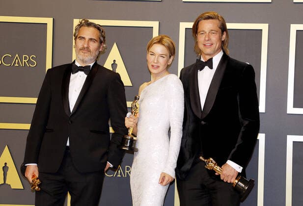 Joaquin Phoenix, Renee Zellweger und Brad Pitt, die Schauspieler und Preisträger beim Gewinner Photocall bei der Oscar Verleihung der 92. Academy Awards am 9.02.220 im Press Room in Hollywood, Los Angeles 92th Annual Academy Awards - Press Room - Gewinner Preisträger Photocall