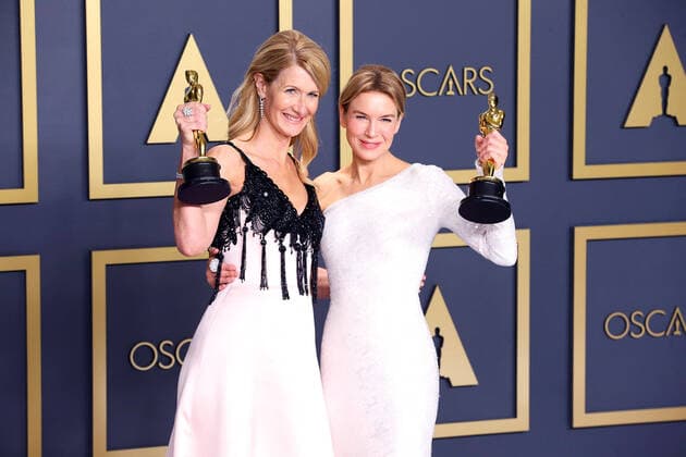 February 9, 2020, Hollywood, CA, USA: HOLLYWOOD, CA - FEBRUARY 9: Laura Dern and Renee Zellweger pose in the press room during the 92nd Annual Academy Awards at Loews Hollywood Hotel on February 9, 2020 in Hollywood, California. Photo: Christopher Victorio imageSPACE Hollywood USA - ZUMAs181 20200209_zea_s181_293 Copyright: xImagespacex