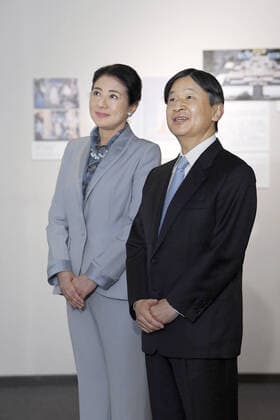 2020 Bilder des Jahres, Entertainment 02 Februar Entertainment Themen der Woche KW07 Entertainment Bilder des Tages Japanese Emperor at exhibition Japanese Emperor Nakuhito and Empress Masako visit an exhibition marking his enthronement at the Imperial Palace in Tokyo on Feb. 10, 2020. (Pool photo) 