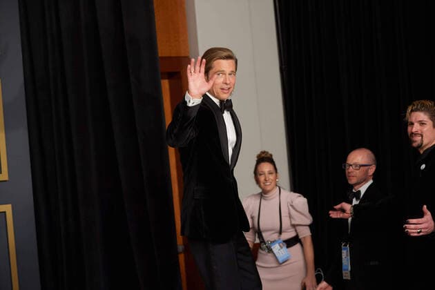 Brad Pitt waves backstage with the Oscar for Actor In A Supporting Role during the live ABC Telecast of The 92nd Oscars at the Dolby Theatre in Hollywood, CA on Sunday, February 9, 2020. Los Angeles CA USA  Copyright: xNickxAgrox 33967996PLX