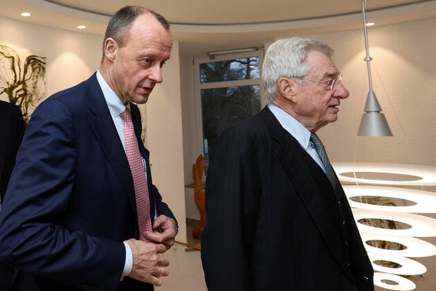 Friedrich Merz (CDU) Mi. und Heinrich Weiss re. CDA Preisverleihung Roswith Oerter Preis an Heinrich Weiss Inhaber SMS Group am 10.02.2020 in Siegen Deutschland
