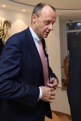 Friedrich Merz (CDU) re. CDA Preisverleihung Roswith Oerter Preis an Heinrich Weiss Inhaber SMS Group am 10.02.2020 in Siegen Deutschland