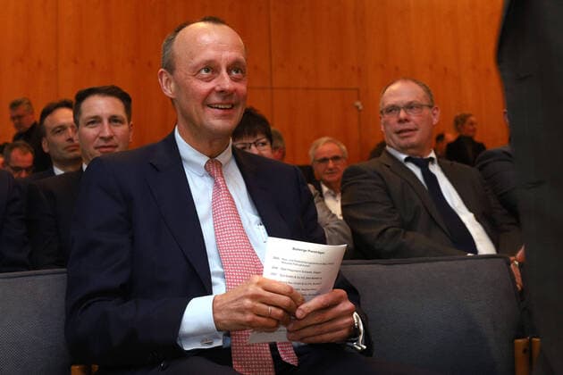Friedrich Merz (CDU) lacht CDA Preisverleihung Roswith Oerter Preis an Heinrich Weiss Inhaber SMS Group am 10.02.2020 in Siegen Deutschland