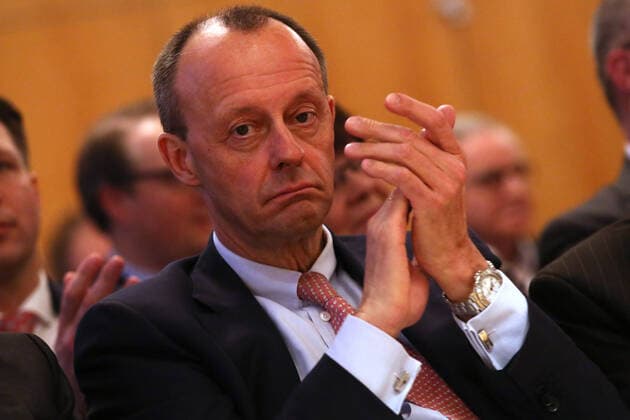 News Themen der Woche KW07 News Bilder des Tages Friedrich Merz (CDU) klatscht Beifall, mit haengenden Mundwinkeln CDA Preisverleihung Roswith Oerter Preis an Heinrich Weiss Inhaber SMS Group am 10.02.2020 in Siegen Deutschland