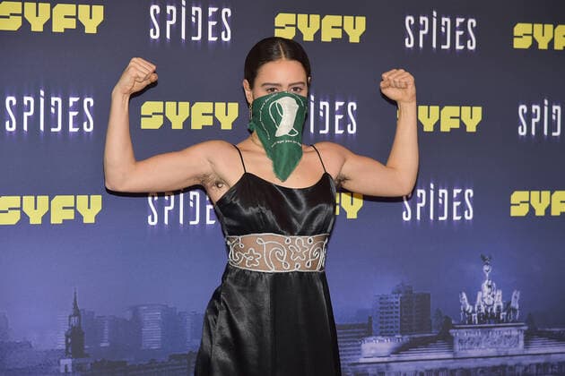 2020 Bilder des Jahres, Entertainment 02 Februar Entertainment Themen der Woche KW07 Entertainment Bilder des Tages TV-Weltpremiere SPIDES im UCI Kino Rosabell Laurenti Sellers Lila Teppich zur TV-Weltpremiere SPIDES, exclusiv ab 05.03.2020 auf SYFY (ein englischsprachiger Fernsehsender aus den Vereinigten Staaten, der Science-Fiction- und Horror-Filme und -Serien sowie Reality-Shows ausstrahlt und produziert), im UCI Kino Mercedes Platz, in Berlin am 10.02.2020 *** TV world premiere SPIDES in the UCI cinema Rosabell Laurenti Sellers Purple carpet for the TV world premiere SPIDES, exclusive from 05 03 2020 on SYFY an English-speaking TV station from the United States, which broadcasts and produces science fiction and horror films and series as well as reality shows, in the UCI cinema Mercedes Platz, in Berlin on 10 02 2020 PPM