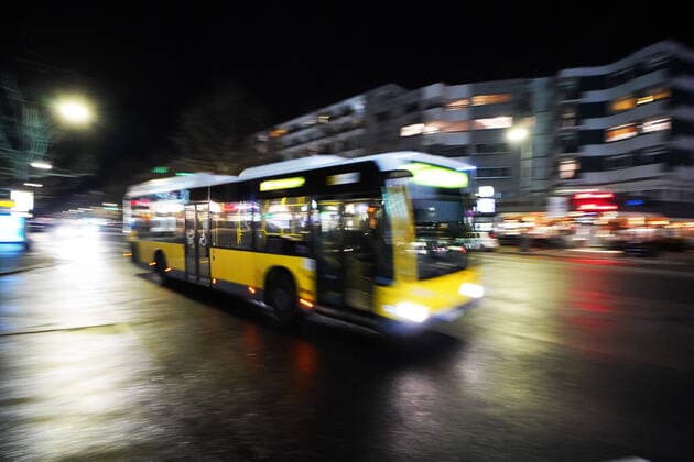 10.02.2020,Berlin,Deutschland,GER, BVG Bus am Abend, Kurfürstendamm,