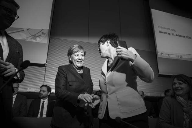 News Bilder des Tages Bundeskanzlerin Angela Merkel gruesst die zurueckgetretene Parteivorsitzende Annegret Kramp-Karrembauer vor der CDU CSU Fraktionssitzung im Bundestag am 11. Februar 2020. CDU CSU Fraktionssitzung im BUndestag *** Chancellor Angela Merkel welcomes the resigned party leader Annegret Kramp Karrembauer before the CDU CSU parliamentary group meeting in the Bundestag on February 11, 2020 CDU CSU parliamentary group meeting in the Bundestag