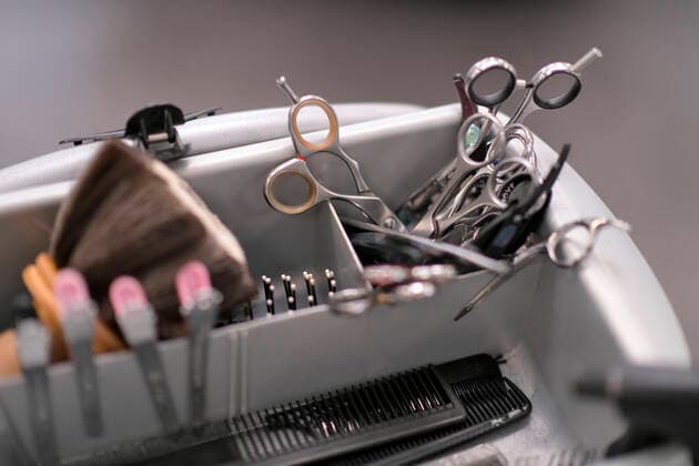 08.02.2020, Details bei einem Friseursalon in Mindelheim (Unterallgäu), 08.02.2020, Friseur 08.02.2020, Friseur