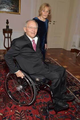 Abendessen zu Ehren Joachim Gauck 80.Geb. Bundesfinanzminister Wolfgang Schaeuble mit Ehefrau Ingeborg Fototermin, zu Ehren ( Defilee)von Bundespraesident a.D. Joachim Gauck anlaesslich seines 80.Geburtstag im Schloss Bellevue in Berlin am 11.02.2020 *** Dinner in honour of Joachim Gauck 80th birthday Federal Minister of Finance Wolfgang Schaeuble with his wife Ingeborg Photo session, in honour of the parade of former German President Joachim Gauck on the occasion of his 80th birthday in Schloss Bellevue in Berlin on 11 02 2020 PPM