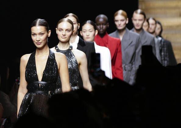 Entertainment Bilder des Tages Bella Hadid walks the runway during the Michael Kors FW20 Runway Show on February 12, 2020 in New York City.  NYP20200212115 JOHNxANGELILLO