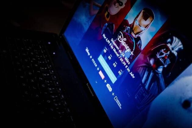 Fotomontage neuer Streamingdienst Disney Plus startet bald. 12.02.2020: Disney Plus Startbildschirm auf der Internetseite https: preview.disneyplus.com de mit sichtbaren 0-Countdown 00 Tage 00 Stunden 00 Minuten 00 Sekunden. Auf einem Laptop. Baden-Württemberg Deutschland