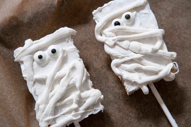 Two Mummy Rice Krispy Treats on Lollipop Sticks  Copyright: xSpencerxJonesx xGlasshousexImagex ghi-spenj01005