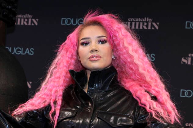 Shirin David bei der Präsentation ihres Eau de Parfum created by Shirin bei Douglas in der Europa Passage. Hamburg, 12.02.2020 *** Shirin David at the presentation of her eau de parfum created by Shirin at Douglas in the Europa Passage Hamburg, 12 02 2020 Foto:xgbrcix xFuturexImage