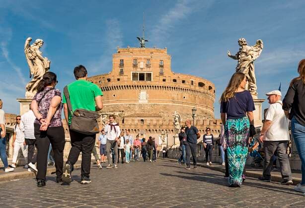 Touristen auf der Ponte Sant Angelo mit Castel Sant Angelo, Rom, Italien, Europa Copyright: imageBROKER/PetrxSvarc iblpsi05105026.jpg