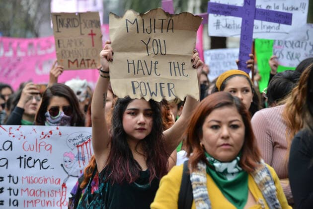 Women during a riots protest in Mexico MEXICO CITY, MEXICO - FEBRUARY 14: Several feminist demonstrators take part a protest against gender-based violence against of women after the murder of Ingrid Escamilla, 25, stabbed to death and then skinned by her partner in the north of Mexico City at Reforma Avenue on February 14, 2020 in Mexico City, Mexico Copyright: xCarlosxTischlerx EYE_2204