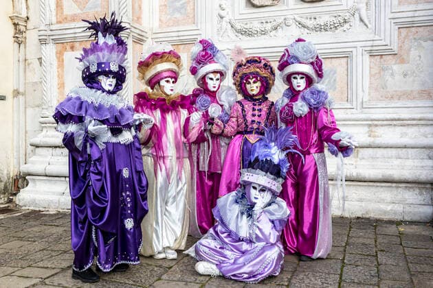 Karneval in Venedig 2020 Venedig, Italien. 15. Februar 2020. Karneval in Venedig mit bunten Kostümen und Masken.