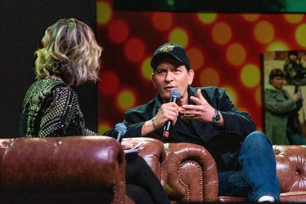 2020 Bilder des Jahres, Entertainment 02 Februar Entertainment Themen der Woche KW07 Entertainment Bilder des Tages Coconut Creek, FL February 15: An Intimate Evening with Charlie Sheen at Seminole Casino Coconut Creek, Florida. February 15, 2020. Copyright: xAaronxGilbert MediaPunchx