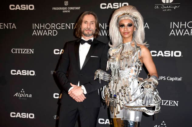 Marc Czemper mit Casio Model bei der Verleihung des 4. Inhorgenta Award 2020 in der BMW Welt. München, 16.02.2020
