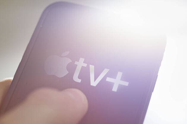 Symbolfoto: Das Logo des Video-on-Demand-Dienst Apple TV+ ist auf einem Smartphone zu sehen. Berlin, 17.02.2020 Berlin Deutschland