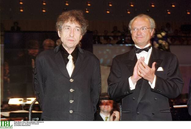 Polar Music Prize, Berwaldhallen 2000-05-15 Bob Dylan och kung Carl XVI Gustaf (c) Charles Hammarsten kungahus Sverige x2492x *** Polar Music Prize, Berwaldhallen 2000 05 15 Bob Dylan and King Carl XVI Gustaf c Charles Hammarsten royal house Sweden x2492x,  Copyright: xCharlesxHammarsten TTx Polarpriset, 2000-05-15