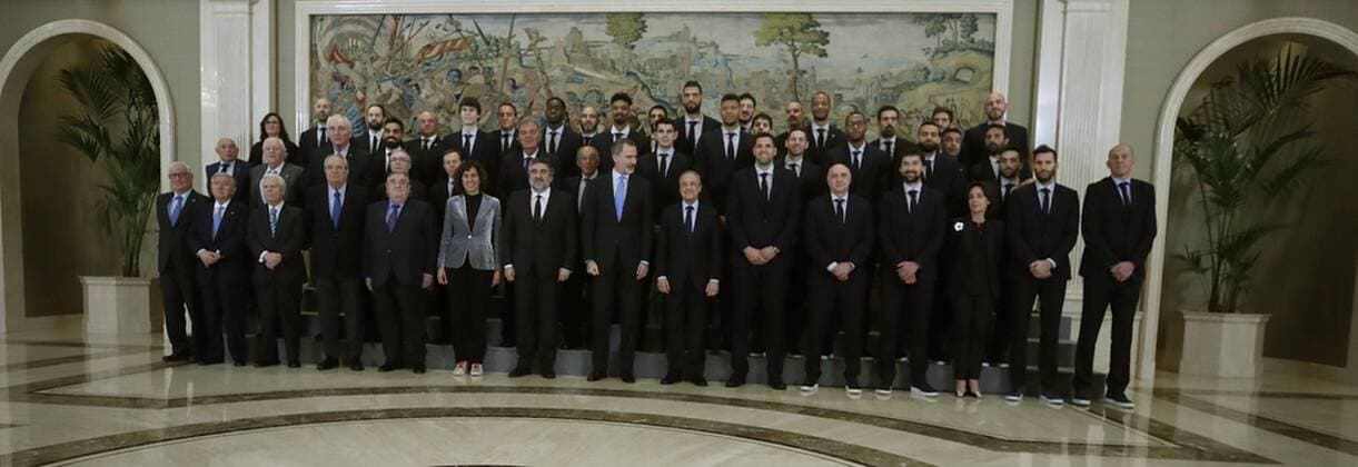 Entertainment Bilder des Tages Spain s King Felipe VI (C) receives Real Madrid Basketball team after winning the Basketball King s Cup during a reception held at Zarzuela Palace in Madrid, Spain, 17 February 2020. Real Madrid won Unicaja last 16 February during the final of the Basketball King s Cup tournament held in Malaga. Spain s King Felipe VI receives Real Madrid Basketball team after winning the Basketball King s Cup !ACHTUNG: NUR REDAKTIONELLE NUTZUNG!  Copyright: xJavierxLizónx GRAF1943 20200217-637175644248334397