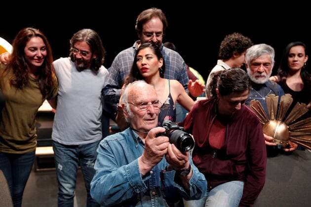 Spanish filmmaker, photographer and writer Carlos Saura Atares (C) poses during a press conference to announce the premiere of his play El gran teatro del mundo , in Guadalajara, Mexico, 17 February 2020. Saura said that his film El rey de todo el mundo (The king of the whole world) has delayed his postproduction process a little but he hoped it will be released this year. Saura filmed in some locations in Guadalajara his most recent film motivated by his fascination for Mexico and where he retakes the richness and cultural diversity of this country. El gran teatro del mundo (The great theater of the world) will be presented at the Performing Arts Ensemble in Guadalajara on February 22, in addition to making a brief season in Mexico City on Monday and Tuesday, from March 9 to 24, at the Hellenic Theater. Saura says his movie El r  Copyright: xFranciscoxGuascox MEX5329 20200218-637175825915876800