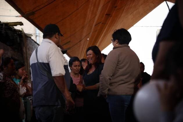 María Magdalena Anton (C) cries during the funeral of her daughter Fatima, at Tulyehualco neigborhood in Mexico, Mexico City, 17 February 2020. The brutal killing of a seven-year-old girl whose body was found in a bag in Mexico City has sent shockwaves across the country days after a woman was dismembered by her partner. According to initial reports, the little girl was waiting for her mother to collect her but someone took her before her parent arrived. Funeral of Mexican child Fatimai in Mexico City !ACHTUNG: NUR REDAKTIONELLE NUTZUNG!  Copyright: xSashenkaxGutierrezx AME3916 20200218-637175903924225850