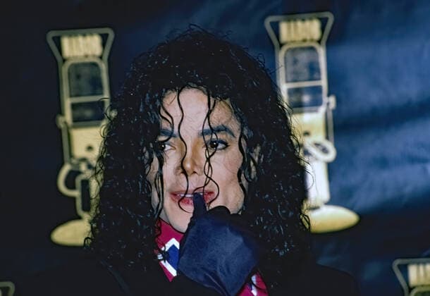 March 5, 1992, Washington, District of Columbia, DC: Washington, DC. USA, March 5, 1992, .Michael Jackson at the NABOB Awards..National Association of Black Owned Broadcasters (NABOB) honors Michael at the organizations eighth annual Communications Awards Dinner, at the Sheraton Washington Hotel in Washington D.C. Rev. Jesse Jackson and NABOB Chairman Pierre Sutton presented him this award which honors Michaels Ã contributions to pop music, culture, fashion and philanthropyÃ Washington DC - ZUMAr142 19920305_zap_r142_001 Copyright: xMarkxReinsteinx