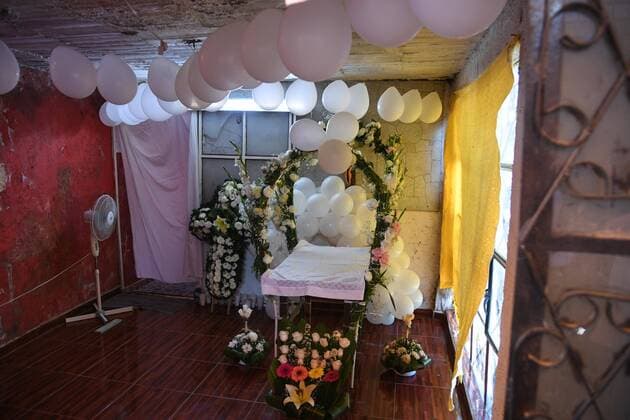 February 17, 2020: EUM20200217SOC09.JPG.CIUDAD DE MEXICO, FeminicideFeminicidio-CDMX.- Amigos, vecinos y familiares de la pequena Fatima, quien fue encontrada sin vida y con signos de violencia en un paraje de la alcaldia Tlahuac se reunen este 17 de febrero de 2020 para darle el ultimo adios en las inmediaciones de su casa, en la colonia San Sebastian Xochimilco. Foto: Agencia EL UNIVERSALArmando MartinezAFBV Copyright: xElxUniversalx