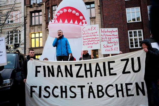 Kundgebung der Partei Die Linke gegen Cum EX- Geschäfte der M.M. Warburg Bank Es spricht Norbert Hackbusch, Bürgerschaftsabgeordneter und Haushaltspolitischer Sprecher der Partei Die Linke in Hamburg Hamburg Hamburg Germany Copyright: xMathiasxThurmx