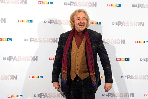 Vorstellung am Dienstag (18.02.2020) aller Teilnehmer zum RTL Musik-Live-Event Die Passion in Essen. (Foto: Thomas Gottschalk) Mit einem Staraufgebot an bekannten Saenger*innen und Schauspieler*innen inszeniert RTL am Mittwoch, 8. April 2020 live (20.15 Uhr), auf dem Burgplatz in Essen die groesste Geschichte aller Zeiten als grosses Musik-Live-Event. Die Passion ist eine moderne und ungewoehnliche Darstellung der letzten Tage im Leben von Jesus Christus - zum Leben erweckt und in die heutige Zeit transportiert mit Hilfe bekannter Popsongs. Thomas Gottschalk fuehrt als Erzaehler durch die Passionsgeschichte. (Siehe epd-Bericht vom 18.02.2020)