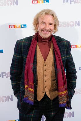 Vorstellung am Dienstag (18.02.2020) aller Teilnehmer zum RTL Musik-Live-Event Die Passion in Essen. (Foto: Thomas Gottschalk) Mit einem Staraufgebot an bekannten Saenger*innen und Schauspieler*innen inszeniert RTL am Mittwoch, 8. April 2020 live (20.15 Uhr), auf dem Burgplatz in Essen die groesste Geschichte aller Zeiten als grosses Musik-Live-Event. Die Passion ist eine moderne und ungewoehnliche Darstellung der letzten Tage im Leben von Jesus Christus - zum Leben erweckt und in die heutige Zeit transportiert mit Hilfe bekannter Popsongs. Thomas Gottschalk fuehrt als Erzaehler durch die Passionsgeschichte. (Siehe epd-Bericht vom 18.02.2020)