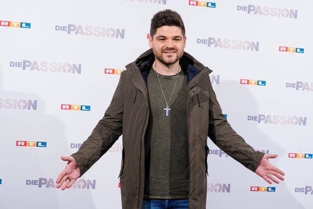 Vorstellung am Dienstag (18.02.2020) aller Teilnehmer zum RTL Musik-Live-Event Die Passion in Essen. (Foto: Thomas Enns (Juenger)) Mit einem Staraufgebot an bekannten Saenger*innen und Schauspieler*innen inszeniert RTL am Mittwoch, 8. April 2020 live (20.15 Uhr), auf dem Burgplatz in Essen die groesste Geschichte aller Zeiten als grosses Musik-Live-Event. Die Passion ist eine moderne und ungewoehnliche Darstellung der letzten Tage im Leben von Jesus Christus - zum Leben erweckt und in die heutige Zeit transportiert mit Hilfe bekannter Popsongs. Thomas Gottschalk fuehrt als Erzaehler durch die Passionsgeschichte. (Siehe epd-Bericht vom 18.02.2020)