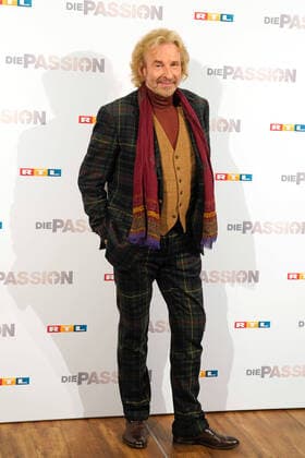 Vorstellung am Dienstag (18.02.2020) aller Teilnehmer zum RTL Musik-Live-Event Die Passion in Essen. (Foto: Thomas Gottschalk) Mit einem Staraufgebot an bekannten Saenger*innen und Schauspieler*innen inszeniert RTL am Mittwoch, 8. April 2020 live (20.15 Uhr), auf dem Burgplatz in Essen die groesste Geschichte aller Zeiten als grosses Musik-Live-Event. Die Passion ist eine moderne und ungewoehnliche Darstellung der letzten Tage im Leben von Jesus Christus - zum Leben erweckt und in die heutige Zeit transportiert mit Hilfe bekannter Popsongs. Thomas Gottschalk fuehrt als Erzaehler durch die Passionsgeschichte. (Siehe epd-Bericht vom 18.02.2020)