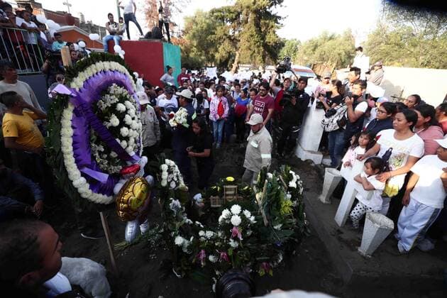 February 18, 2020: EUM20200218SOC33.JPG .CIUDAD DE MEXICO, FemicideFeminicidio-CDMX.- 18 de febrero de 2020. Familiares y amigos durante el entierro de la nina Fatima en Tuyehualco, alcaldia Xochimilco. Foto: Agencia EL UNIVERSALDiego Simon SanchezEELG Copyright: xElxUniversalx