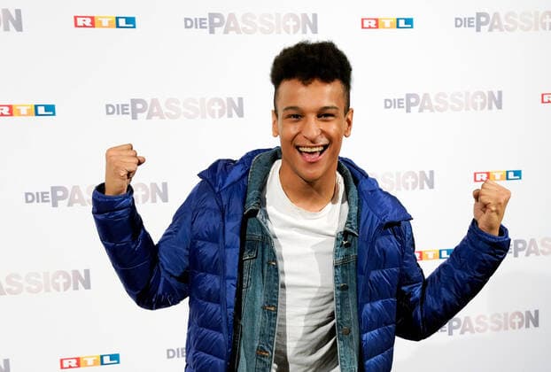 Vorstellung am Dienstag (18.02.2020) aller Teilnehmer zum RTL Musik-Live-Event Die Passion in Essen. (Foto: Prince Damien (Juenger)) Mit einem Staraufgebot an bekannten Saenger*innen und Schauspieler*innen inszeniert RTL am Mittwoch, 8. April 2020 live (20.15 Uhr), auf dem Burgplatz in Essen die groesste Geschichte aller Zeiten als grosses Musik-Live-Event. Die Passion ist eine moderne und ungewoehnliche Darstellung der letzten Tage im Leben von Jesus Christus - zum Leben erweckt und in die heutige Zeit transportiert mit Hilfe bekannter Popsongs. Thomas Gottschalk fuehrt als Erzaehler durch die Passionsgeschichte. (Siehe epd-Bericht vom 18.02.2020)